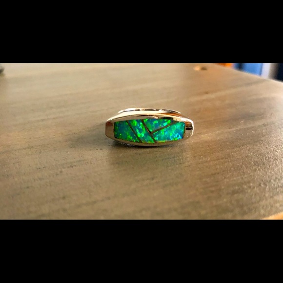 - EUC gorgeous sterling silver ring - Picture 1 of 6